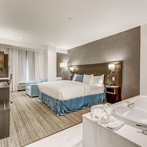 King Suite Jacuzzi